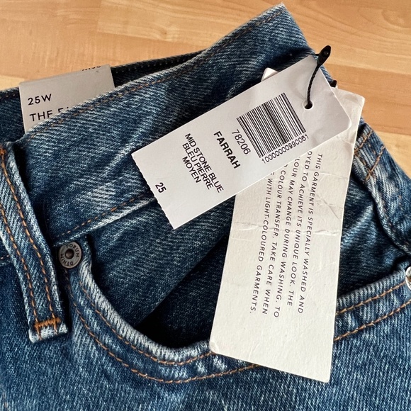 DENIM FORUM - Farrah Cheeky Short - Size 25 - Picture 3 of 3